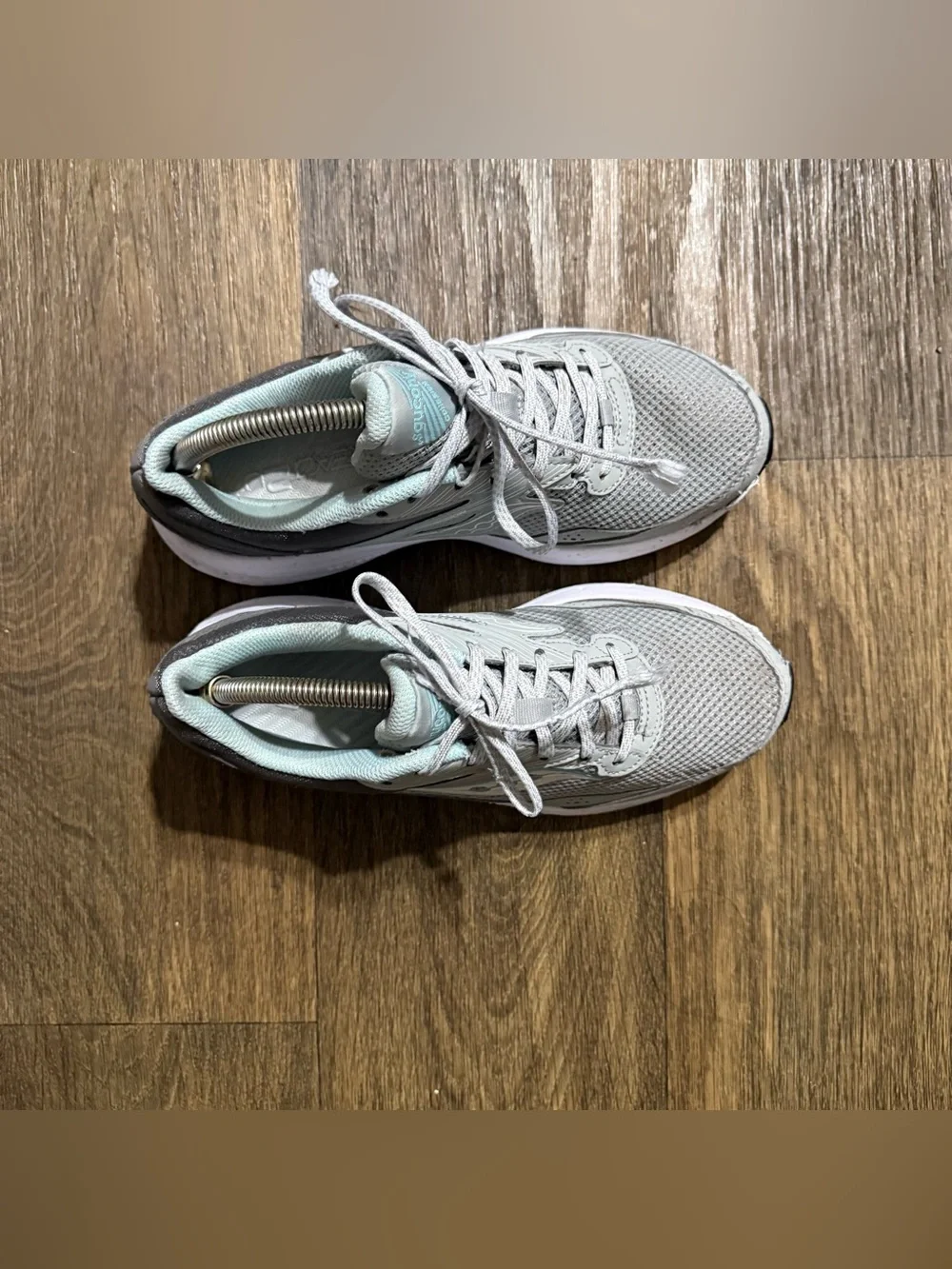 Saucony Women's Light Gray Running Sneakers with Mint Lining Size 8.5W Women